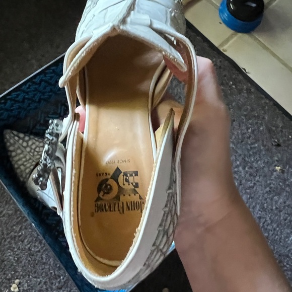 John Fluevog Alicia White Croc, t-strap shoes, skull buckle. Sz 8 fits like a 7. - Picture 4 of 10